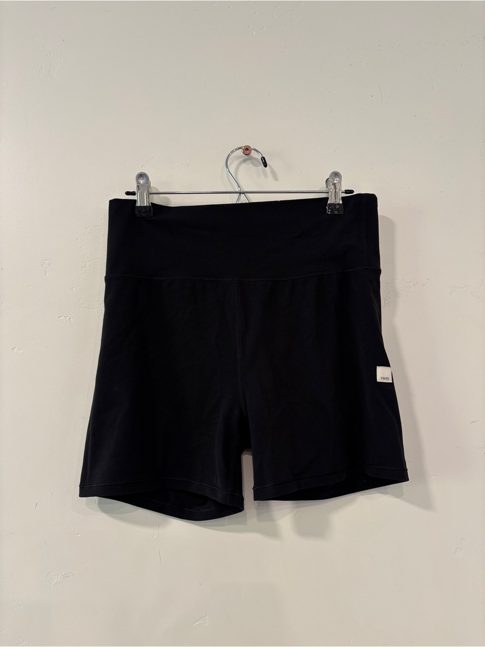 Vuori AllTheFeels Short 4" VW3052 Womens Large Black High Rise Biker Athletic